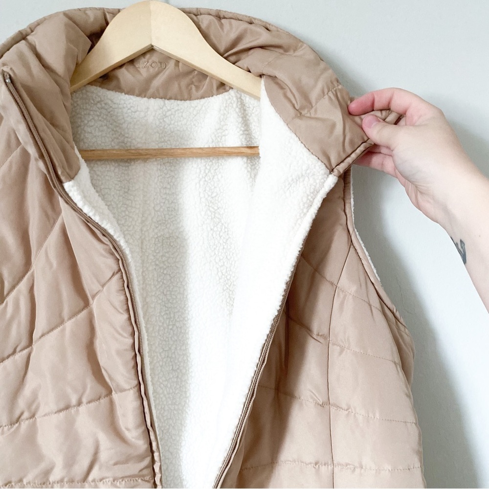 Puffer vest with sherpa lining